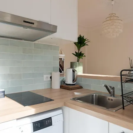 Luxury Cocoon In 11th Apartment