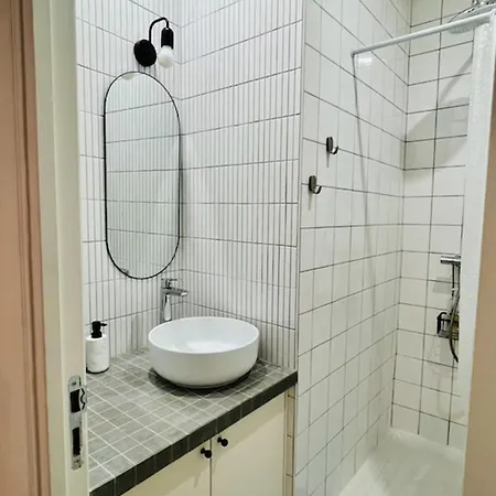 Luxury Cocoon In 11th Apartment