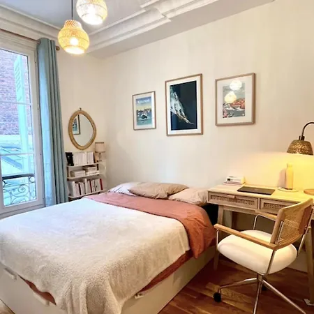 Luxury Cocoon In 11th Apartment
