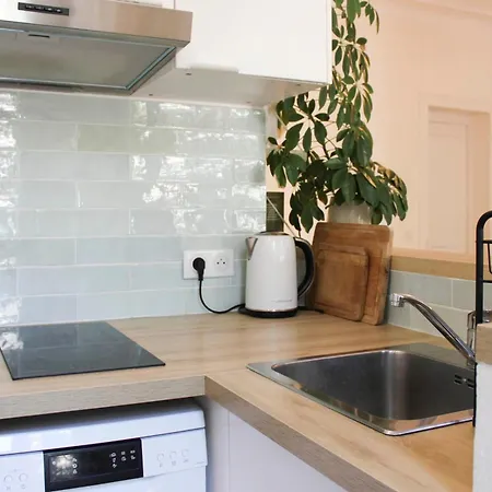 Luxury Cocoon In 11th Apartment *
